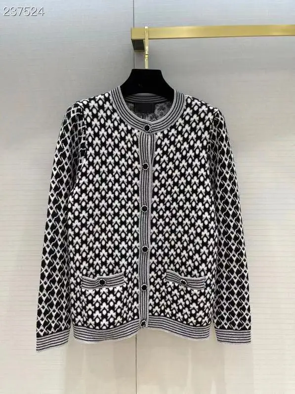 

Fyion 2021 New Autumn Knitted Cardigan Women Diamonds Buttons Jacquard Retro Sweater Runway Design Cashmere Cardigans