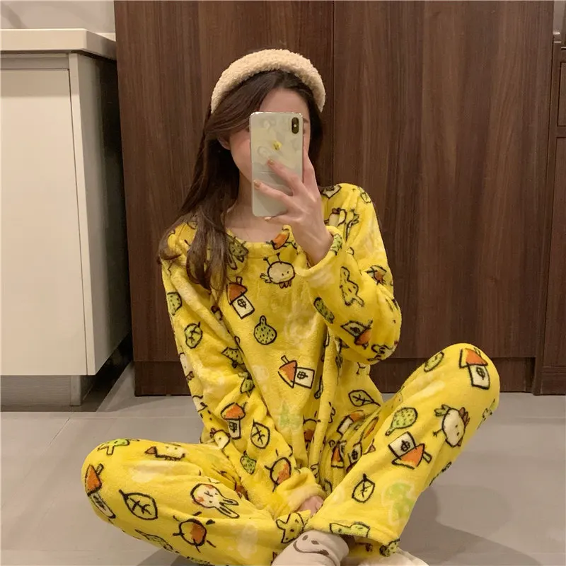 

Пижамный комплект желтый с мультяшным принтом, Свободный Повседневный бархатный домашний костюм с круглым вырезом, милые штаны с эластичны...