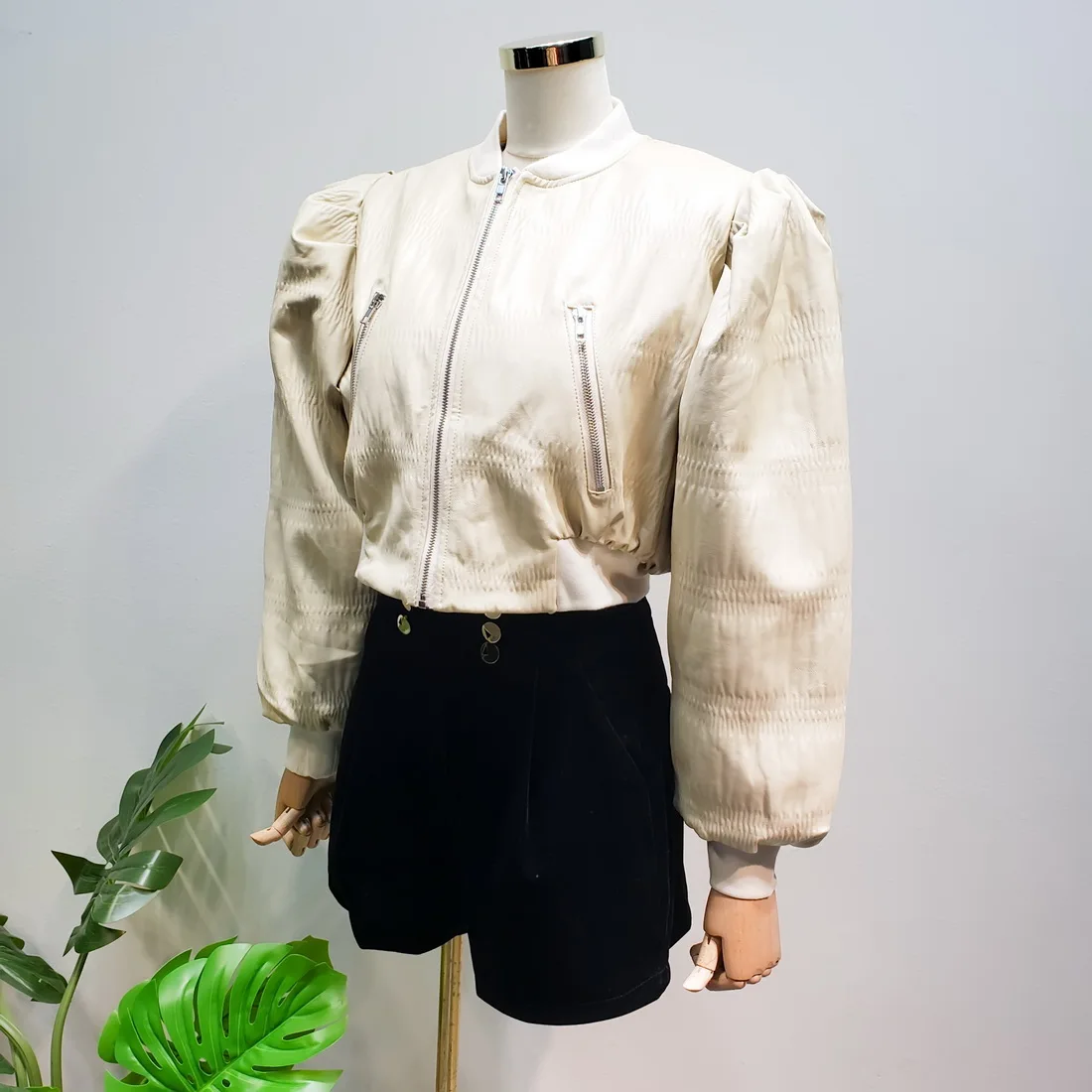 L77street PU embossed sheepskin soft French lantern sleeves short paragraph plus cotton padded cotton clothing leather jacket