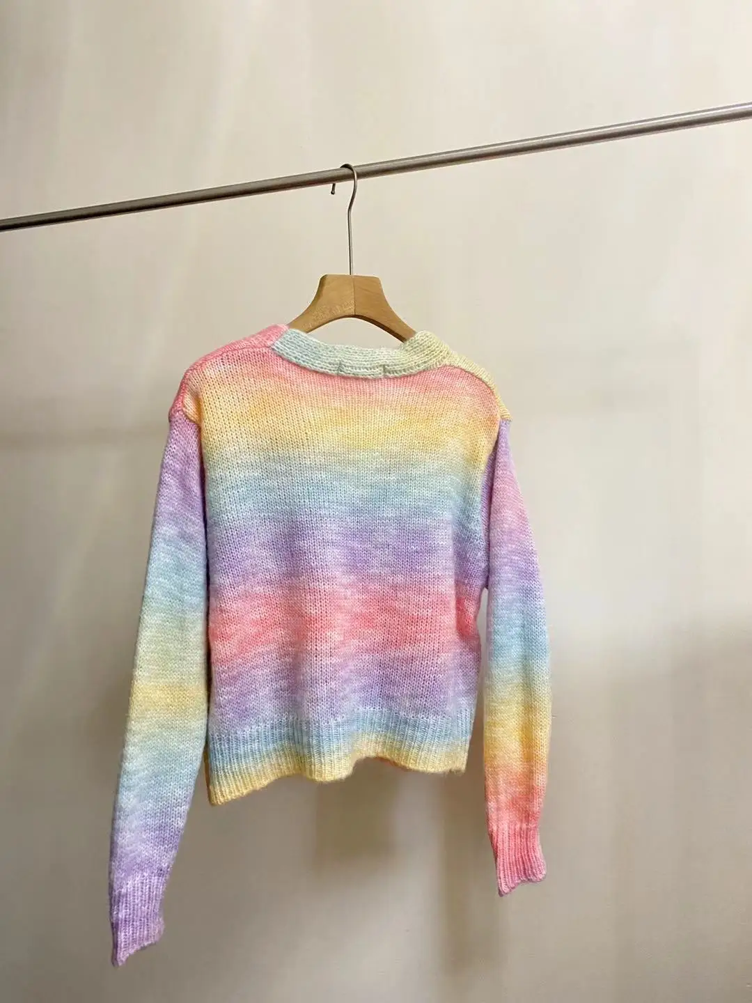 

2021 spring new all-match V-neck breasted rainbow color short knitted cardigan jacket women