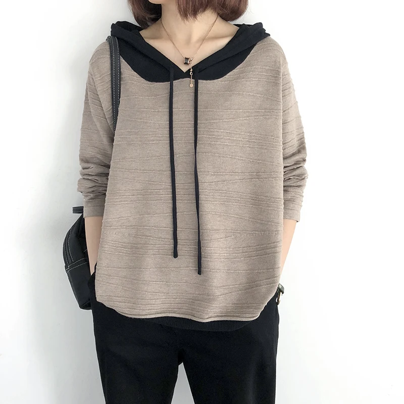 Женский свитер с капюшоном контрастного цвета тонкий весенне-осенний вязаный