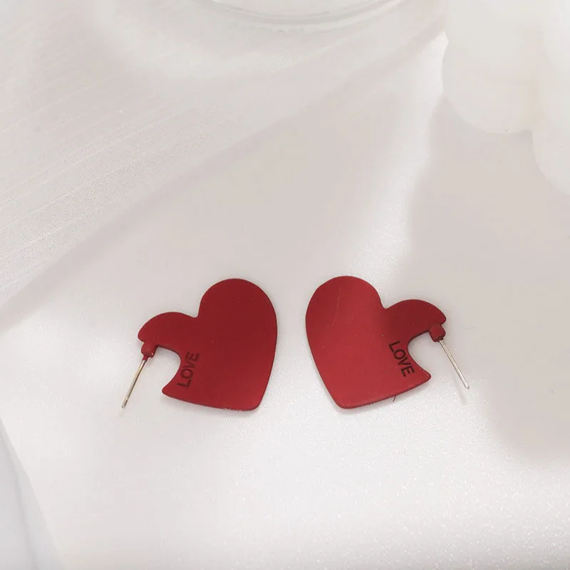 

New Korean TV Star Metal Elegant Red Love Heart Stud Earrings For Women Girls Cute Boucle D'oreille Gifts Party Jewelry
