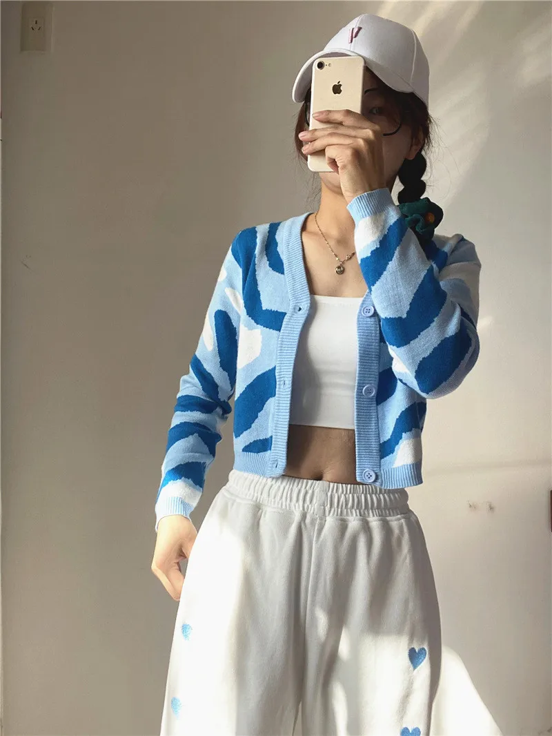 

2021 Autumn Women's Button Down Knitted Cropped Cardigans Sexy Long Sleeve Abstract Print Sweaters Ladies Casual Tops