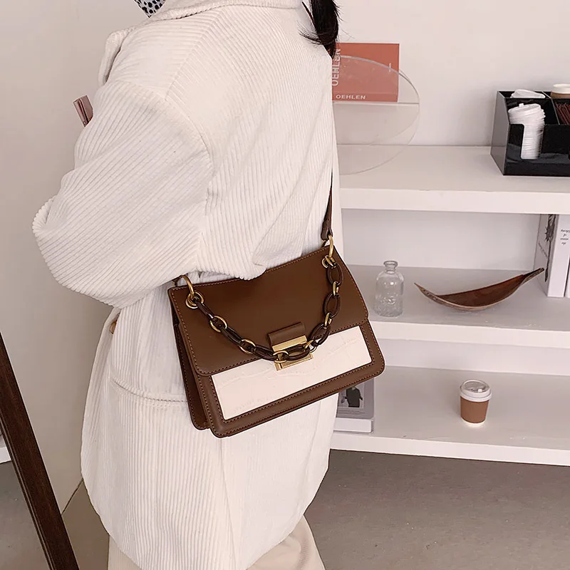

2021 Early Spring New Style High Quality Stone Grain Cross-body Small Bag Fashion Acrylic Chain Hand Carry Lady Small Square Bag