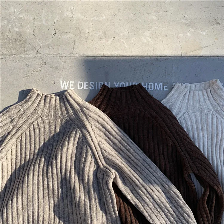 Женское трикотажное платье-свитер с высоким воротником и длинным рукавом |