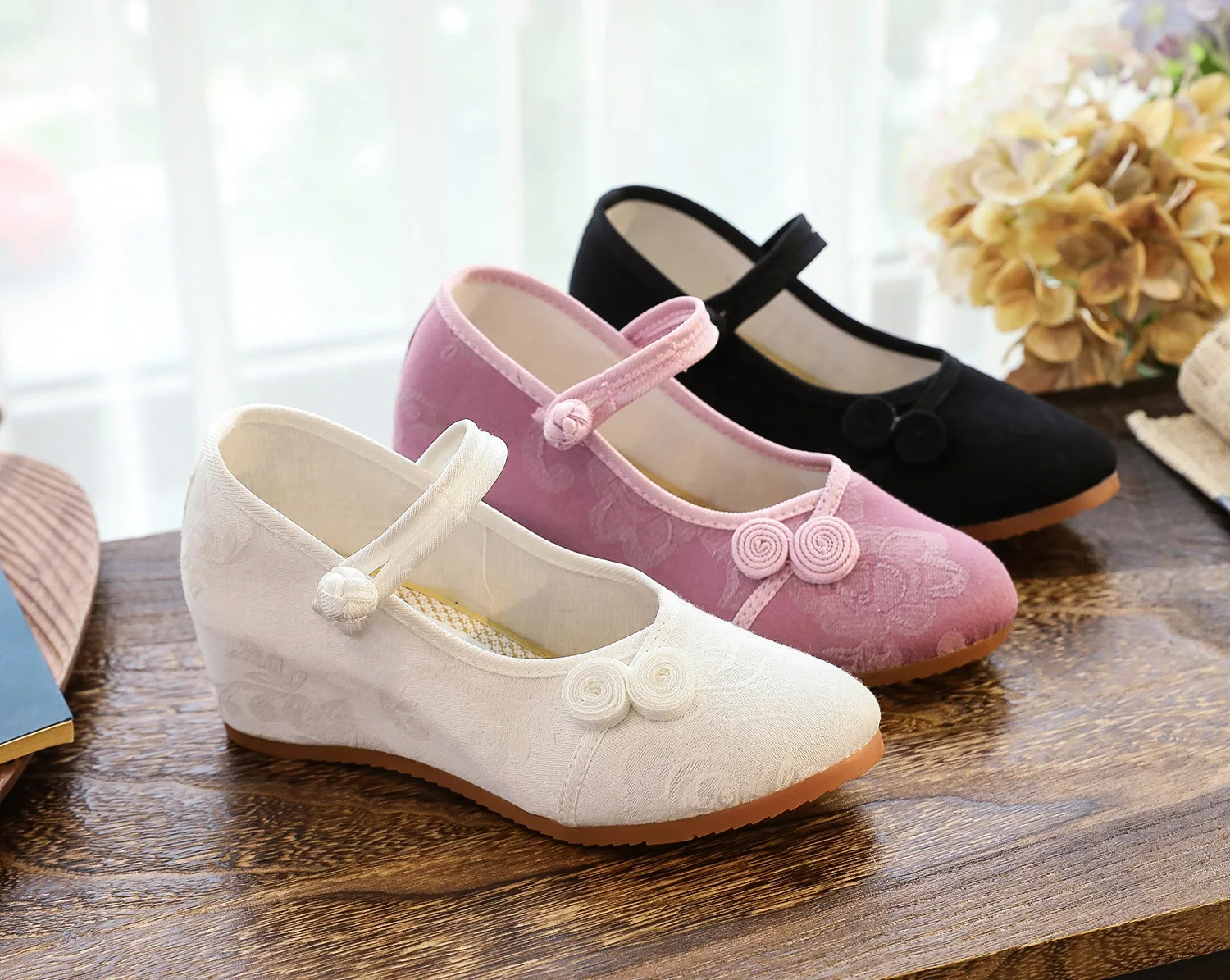 

Spring and Autumn Wedges High Heels Chinese Knot Buckle Jacquard Cotton Plain Mother's Cloth Shoes Women's Single Shoes