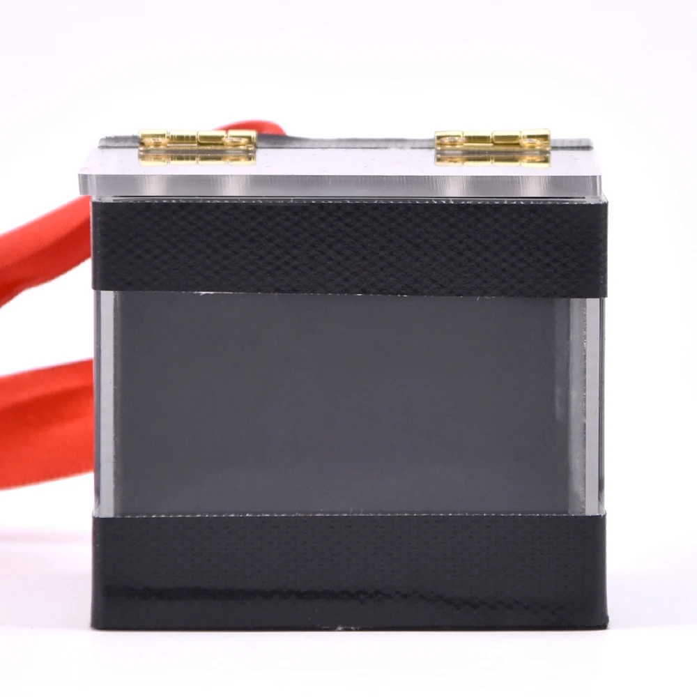 Кристально чистая коробка переключателя Волшебные Трюки крупным планом уличная