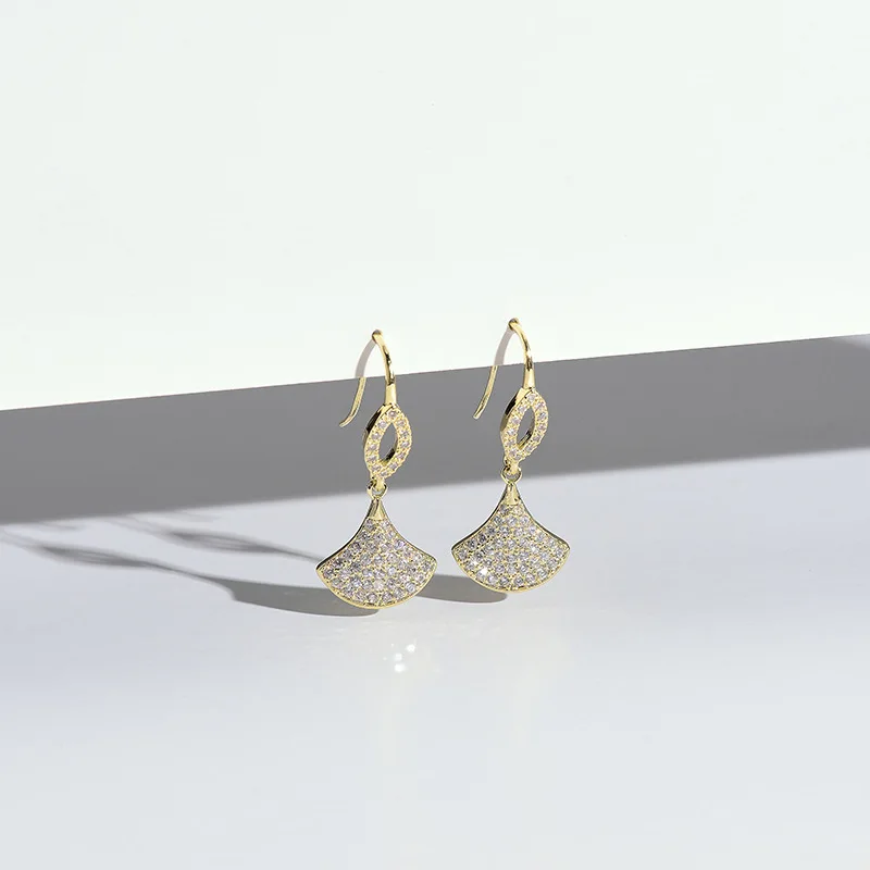 

Surflove Fan-Shaped Earrings Exquisite Fan-Shaped Trendy Earrings Wild Wedding Engagement Banquet Fashion Simple Jewelry 2021