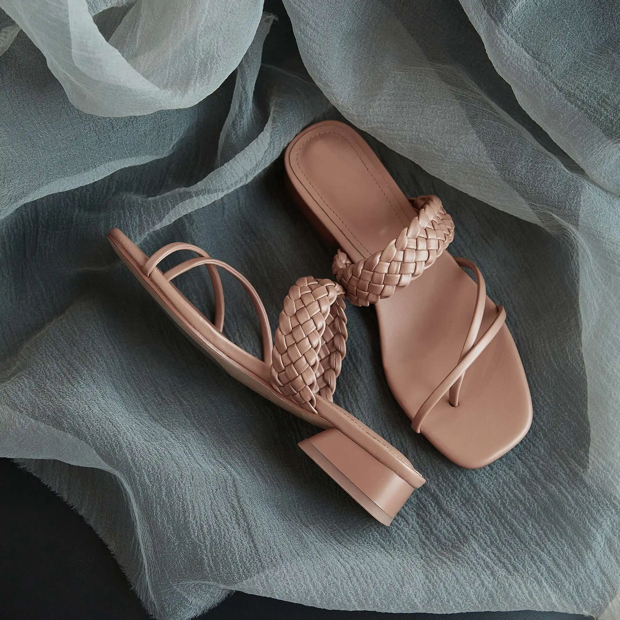 

Krazing pot flip-flop low heel high quality handmade brand shoes simple style solid young lady streetwear hot sandals women L04