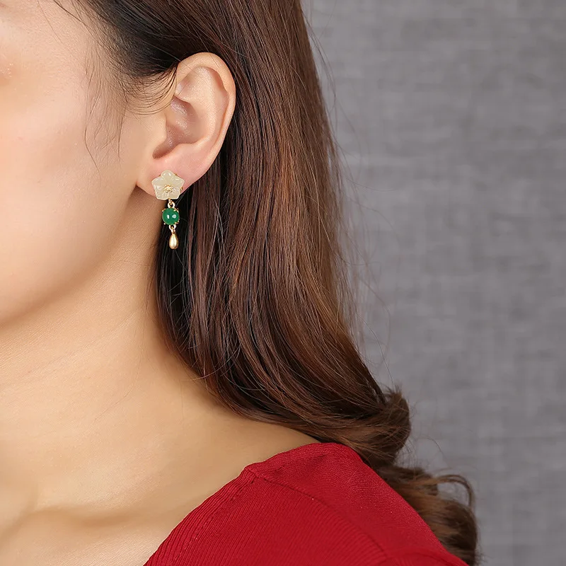 Женские серьги из 100% серебра 925 пробы инкрустированные нефритовыми лепестками