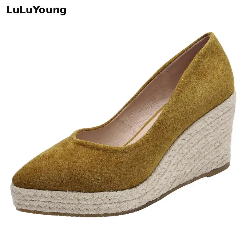 Для женщин туфли с низкой посадкой на толстой подошве заостренным носком