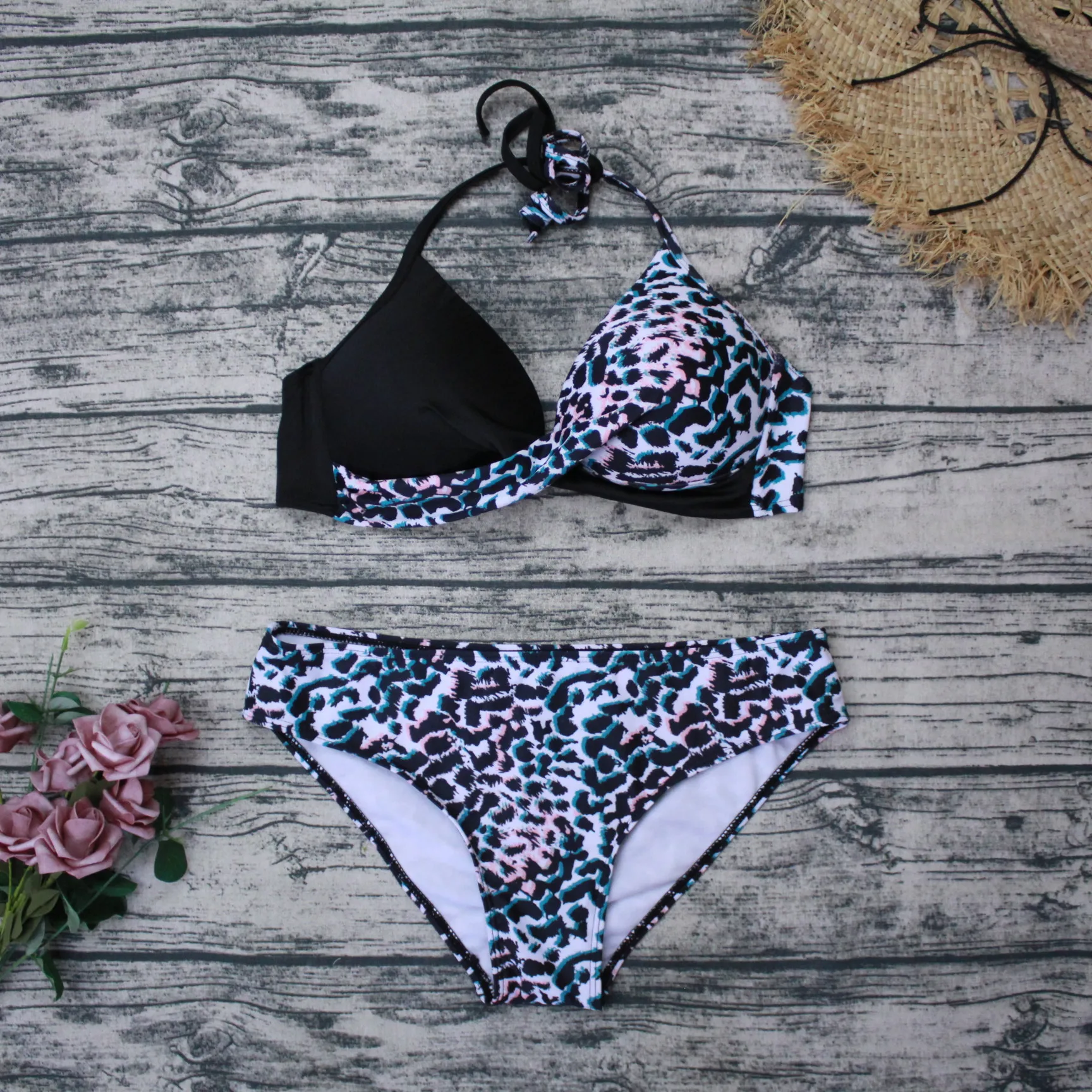 

2021 New Swimsuit Sexy Hard Pack Split Bikini Color Matching Swimsuit