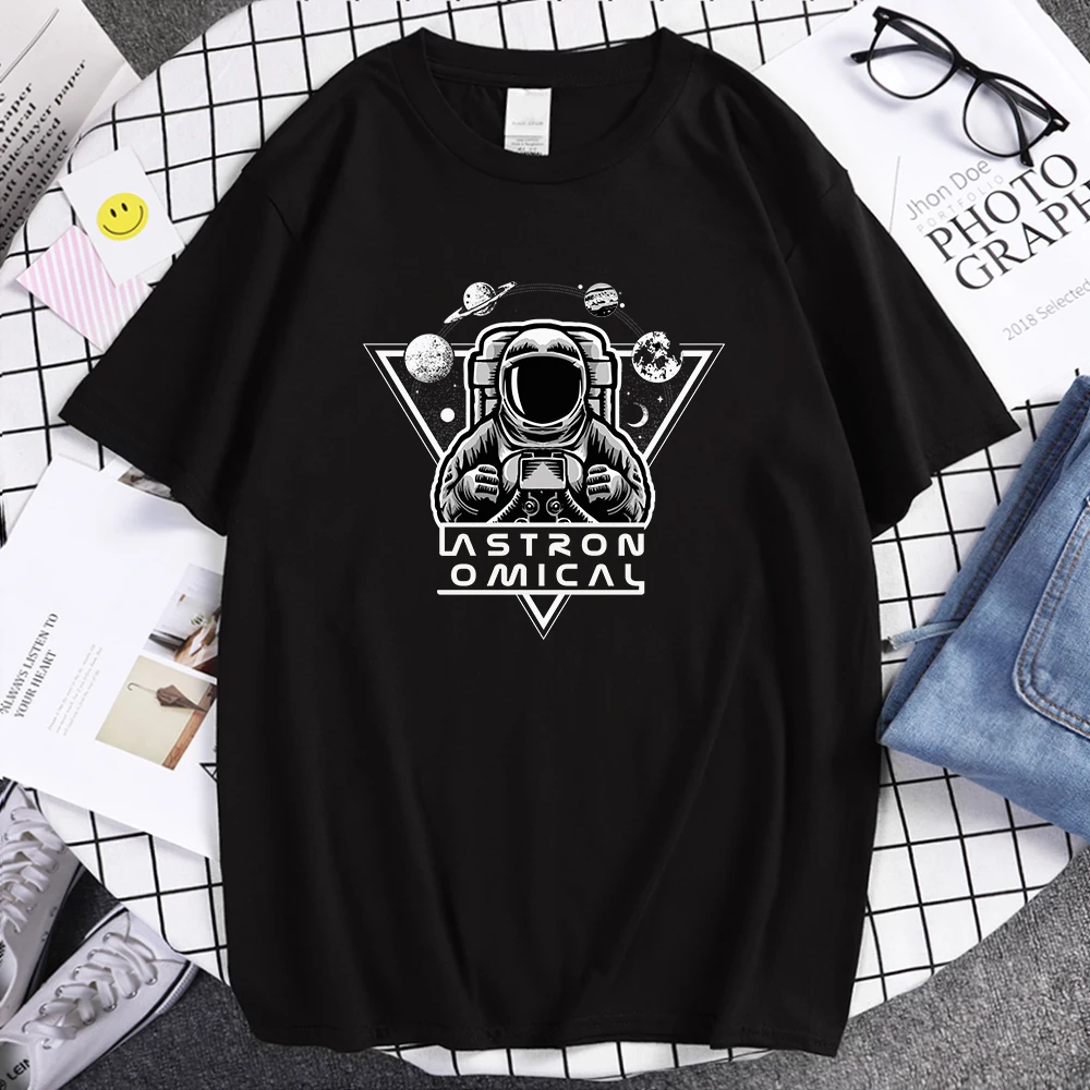 

Cosmonaut Outer Space Cartoons Printing Men T-Shirts Vogue Crewneck T-Shirt Street Loose Tshirt Sport Oversize Mens Tee Shirts