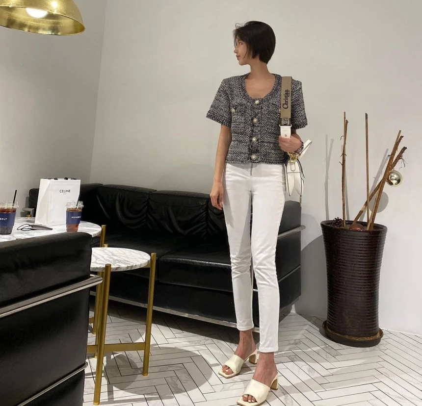 

Korejpaa Women T-Shirt 2021 Summer Korean Chic French Retro Slimming U-Neck Single-Breasted Pocket Design Short-Sleeved Knit Top