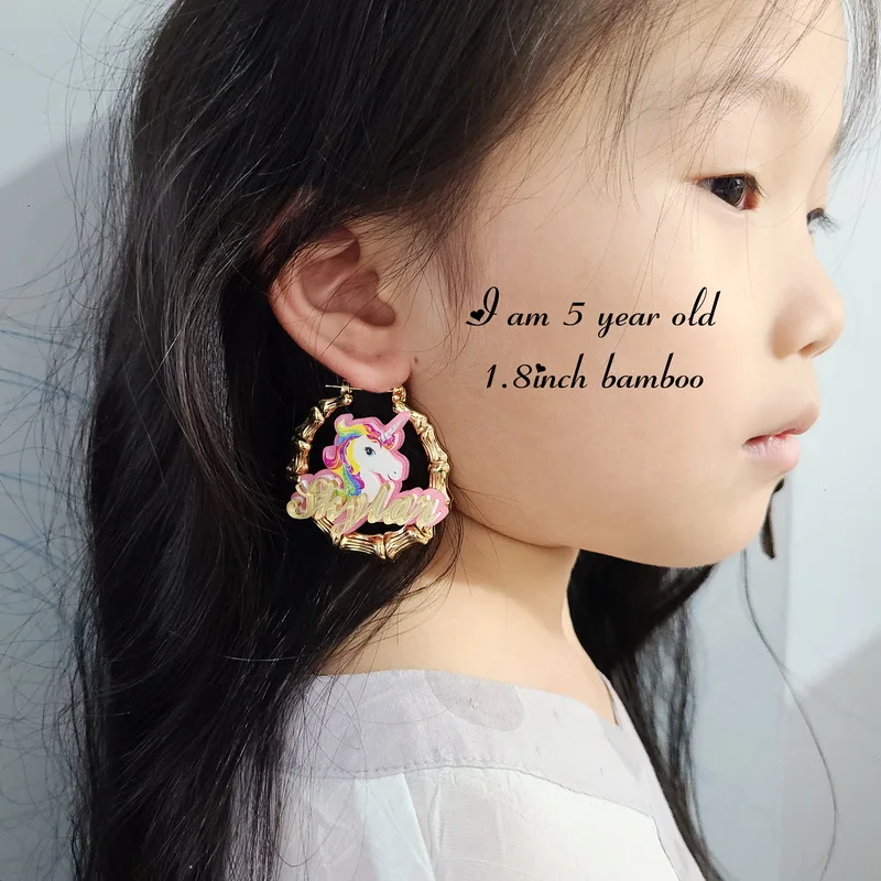 Комплект из колье и серёг с мультяшным именем |