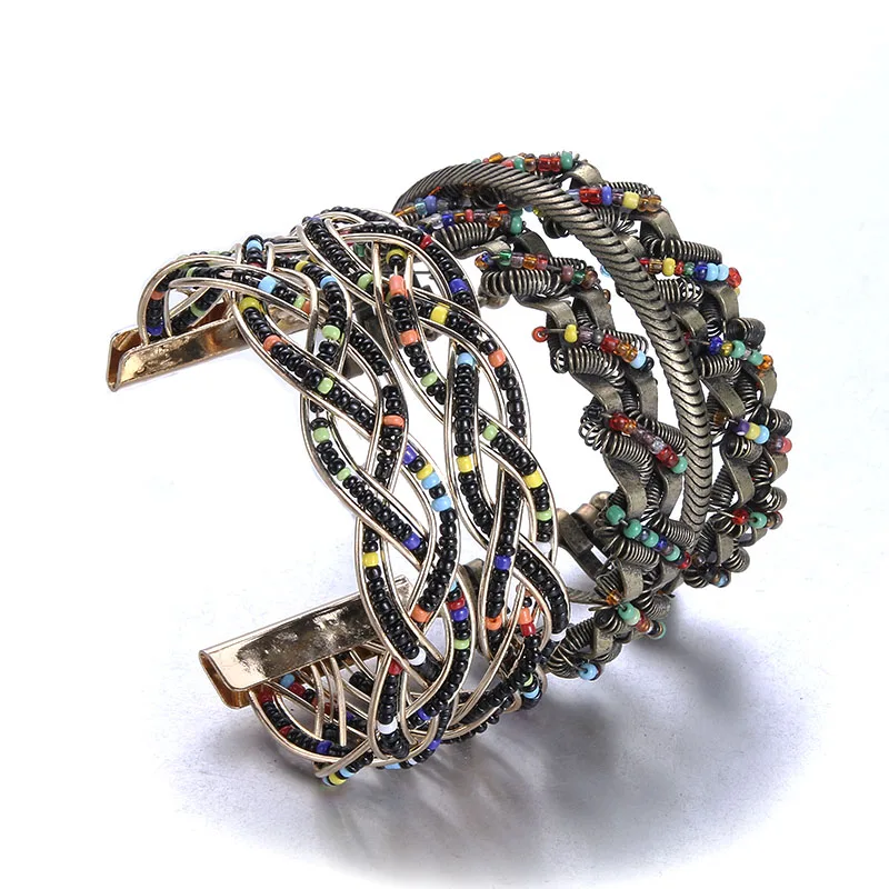 Женский браслет с цветными бусинами регулируемый черного цвета и стразами