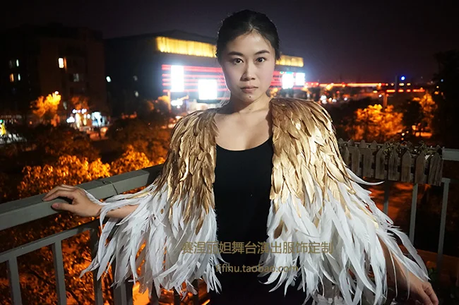 Золотая и белая натуральная накидка с перьями на заказ для сценической