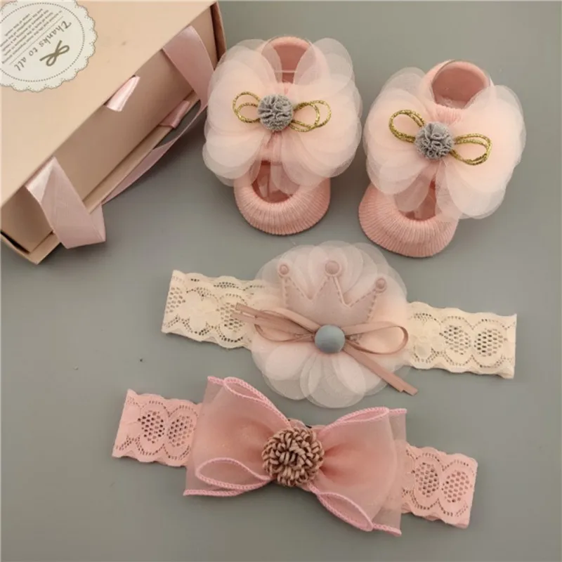 SZ1847A6 Детские повязки на голову+ носки, комплект из 3 предметов, детские носки с рисунками для новорожденных нескользящие носки, обувь носки-тапочки с бантиками подарочная упаковка для малышей - Цвет: SZ1847A6