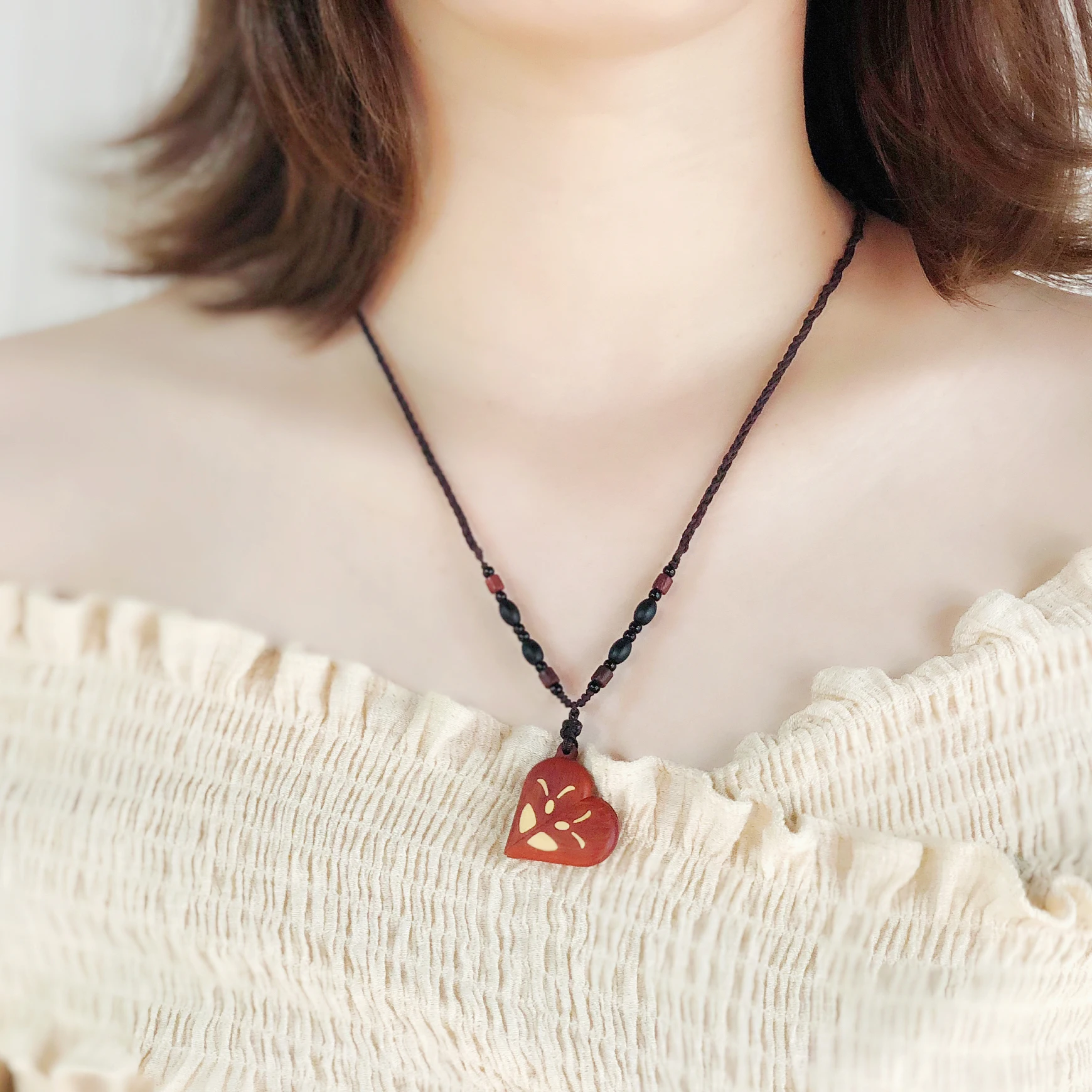 Деревянный медальон с подвеской-иллюзионистом ручной работы Женское Ожерелье