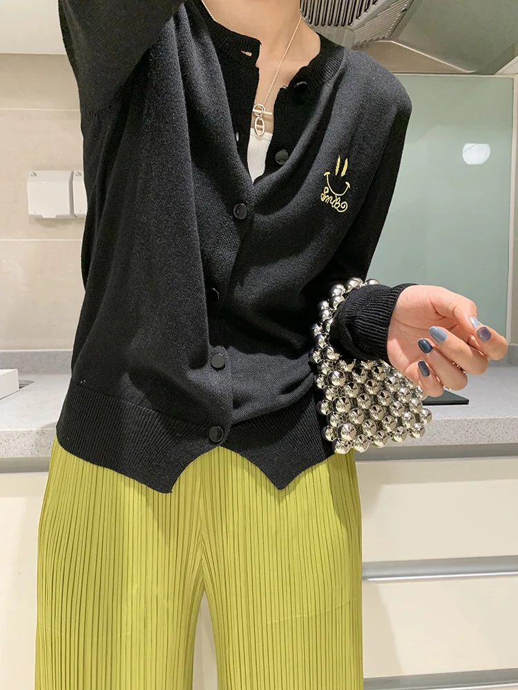 

Women's tops 2021 autumn and winter new Cardigan embroidery Smiley face sweater open loose long-sleeved V-neck jacket