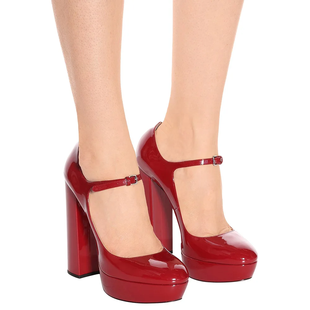 Женские лакированные черные туфли-лодочки на платформе с круглым носком