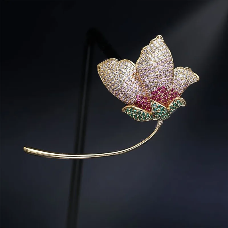 

Elegant Sweet Flower Corsage Gold-Plated Jewelry Shining Micro Pave Cubic Zirconia Plant Brooches Pins Bridal Suit Scarf Buckle