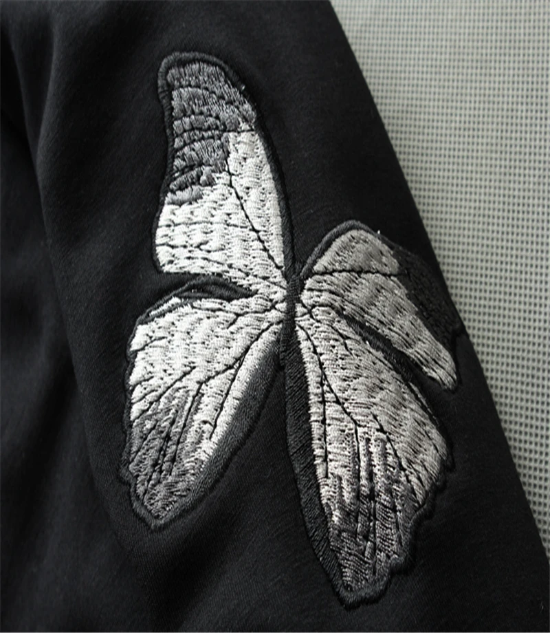 

Hoodies & Sweatshirts