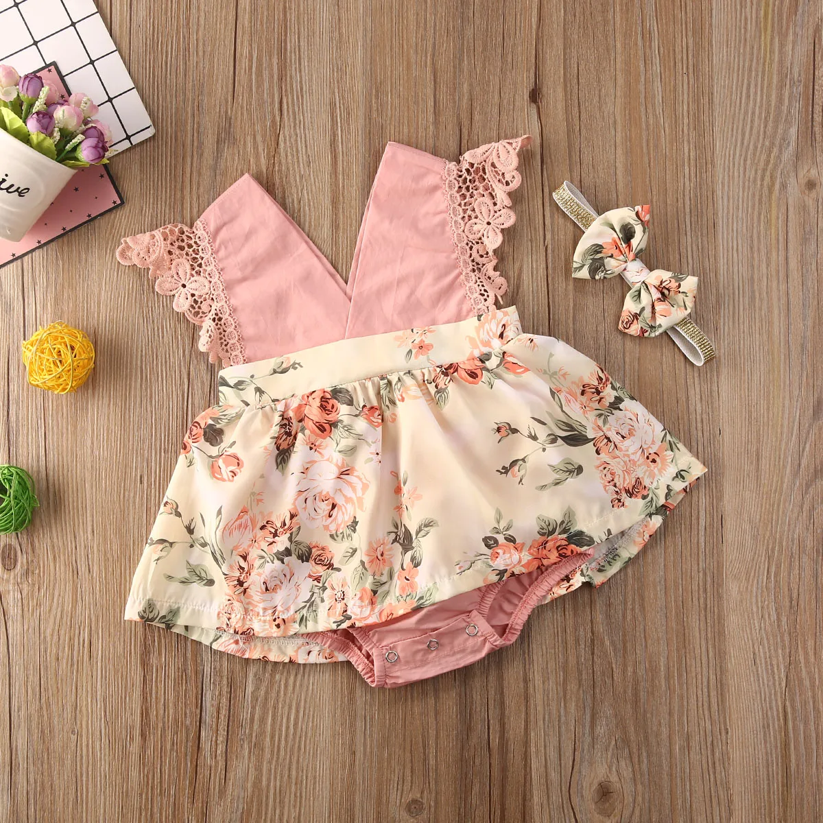 

Summer Baby Girls Clothes Set Romper Floral Sleeveless Lace Pink V Neck Princess Jumpsuits Headband Fashion 0-24M Baby Suit