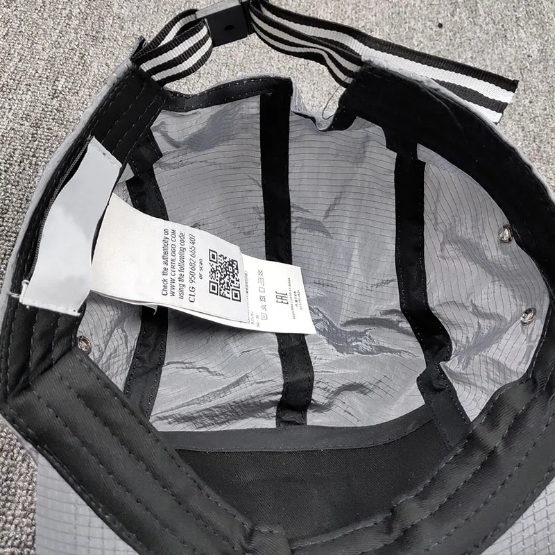 

Men's Baseball Cap Unisex High Quality Metal Coated Fabric Waterproof Material Casual Cap Adjustable Peaked Sun Hat