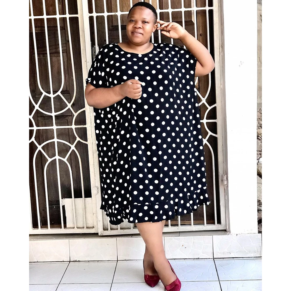 

Платье в горошек с круглым вырезом и коротким рукавом