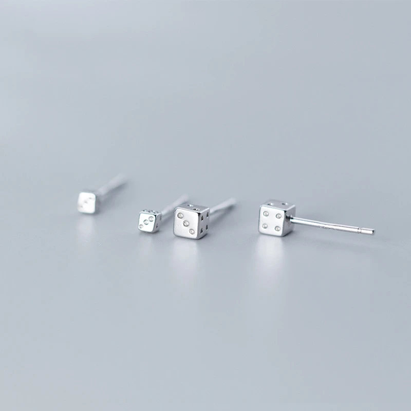 Женские серьги-гвоздики из серебра 925 пробы с фианитами | Украшения и аксессуары