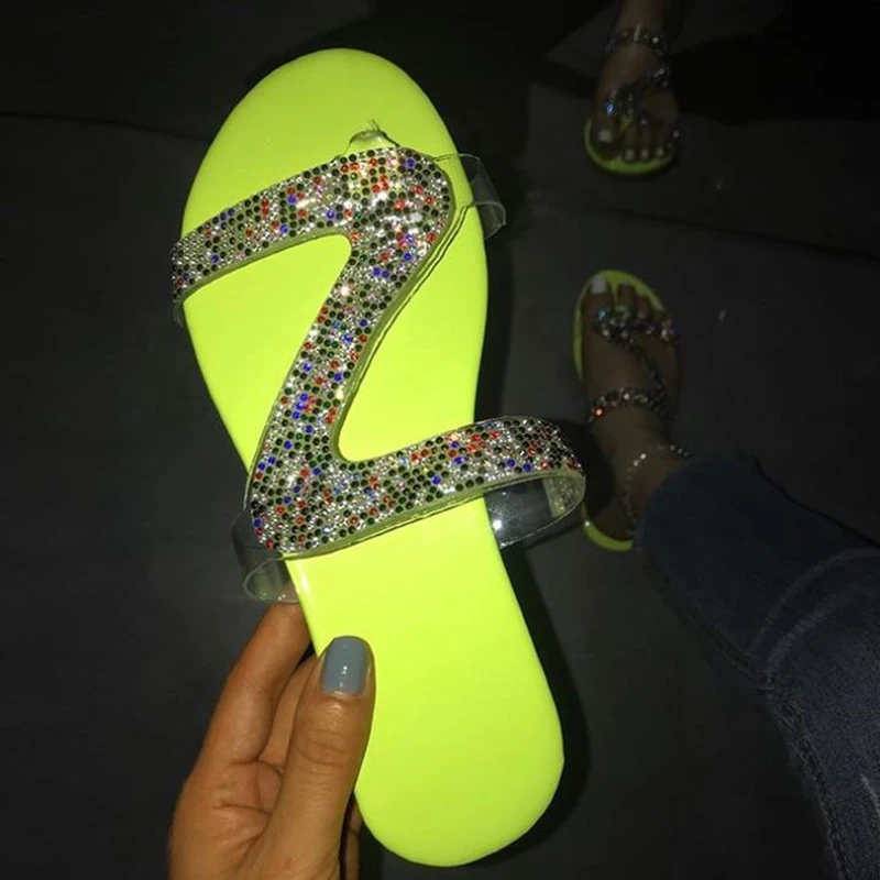 Женские пляжные шлепанцы с заклепками брендовые сандалии желе на плоской