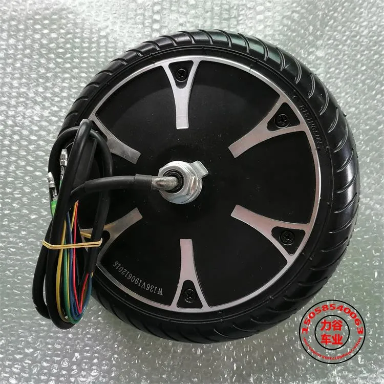 Электрический скутер переоснащен 8-дюймовым ультратонким бесщеточным