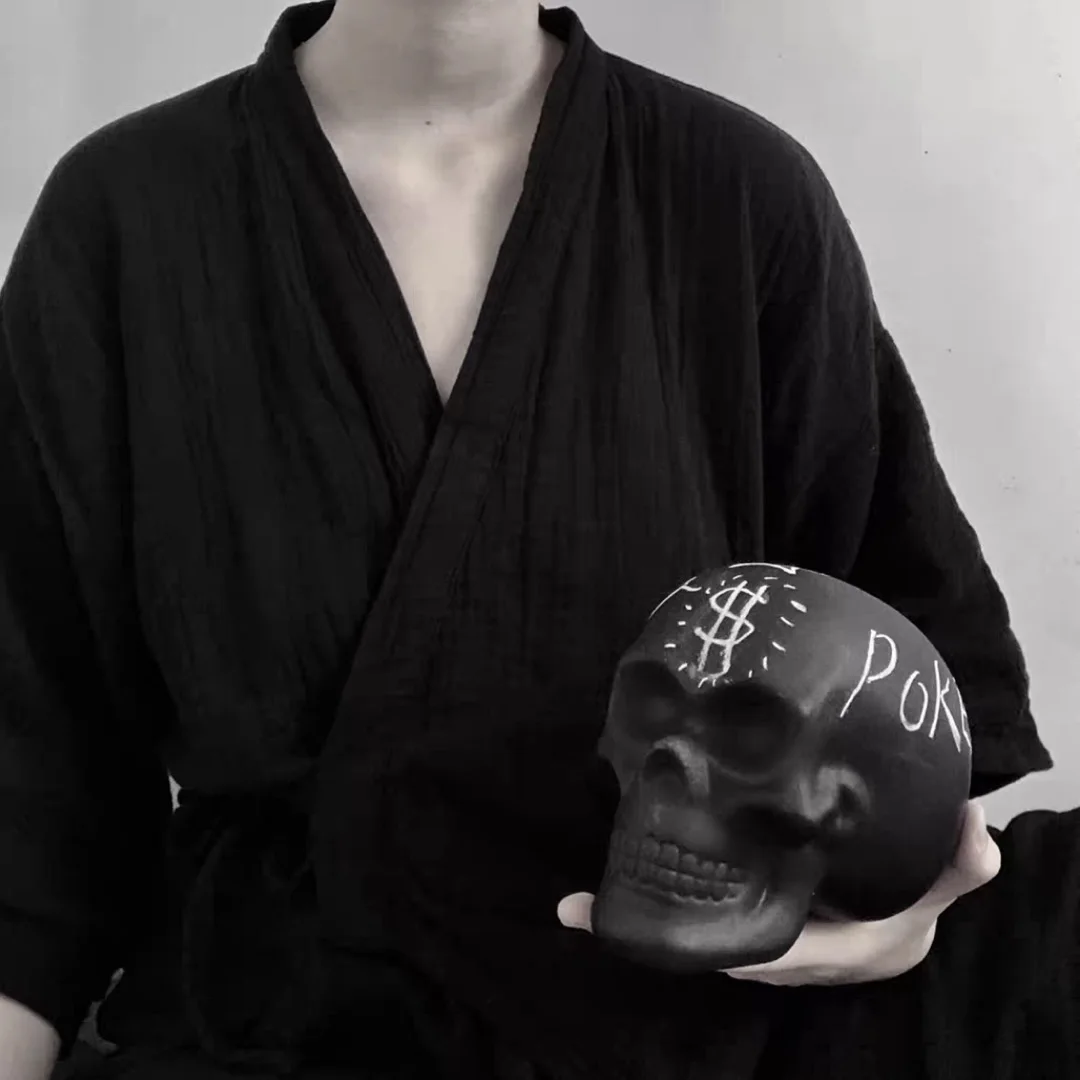 Копилка в виде черного черепа креативные мелки для творчества забавные