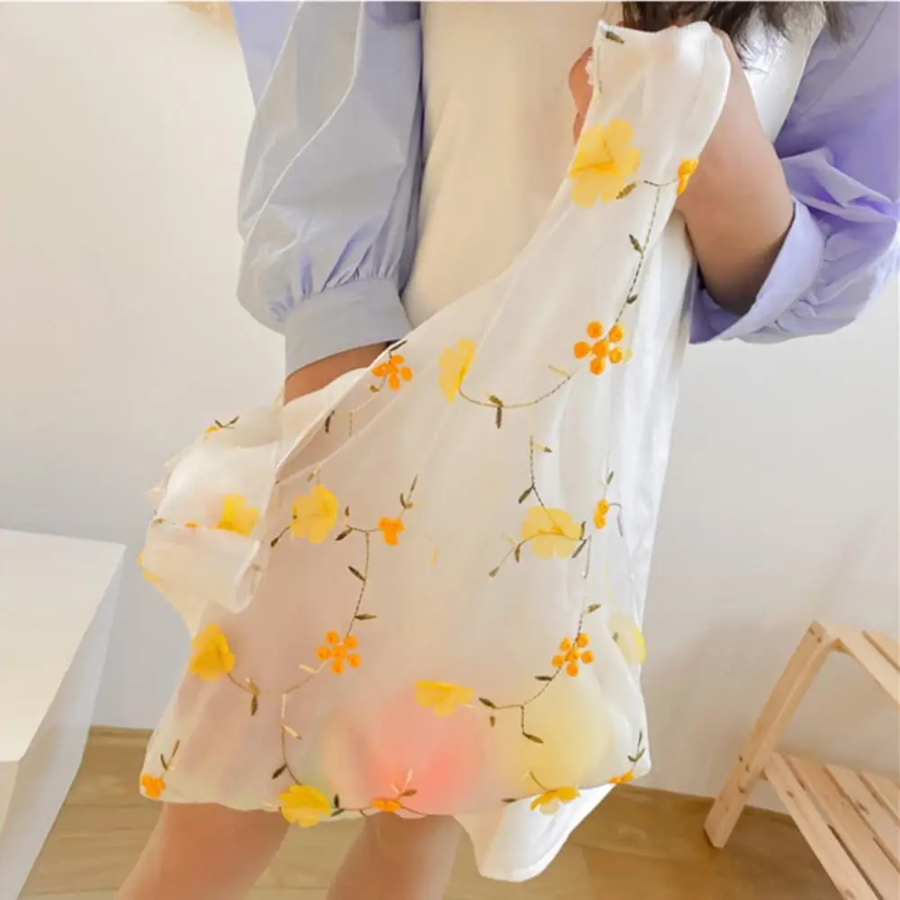 

2020 New summer European root yarn three-dimensional small flower portable fairy net yarn bag convenient Clear shopping bag