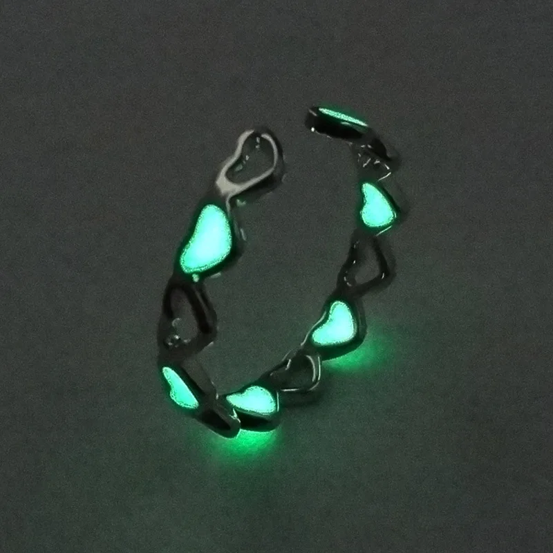 

1 Pcs Couple Luminous Finger Rings for Women Men Glowing In Dark Heart Lover Wedding Bands Women Girls Jewelry Gift Accessories
