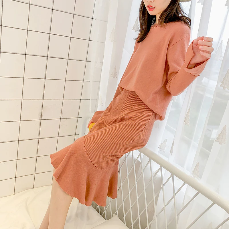 Женский костюм ALPHALMODA Однотонный свитер с жемчужинами и юбка оборками элегантный