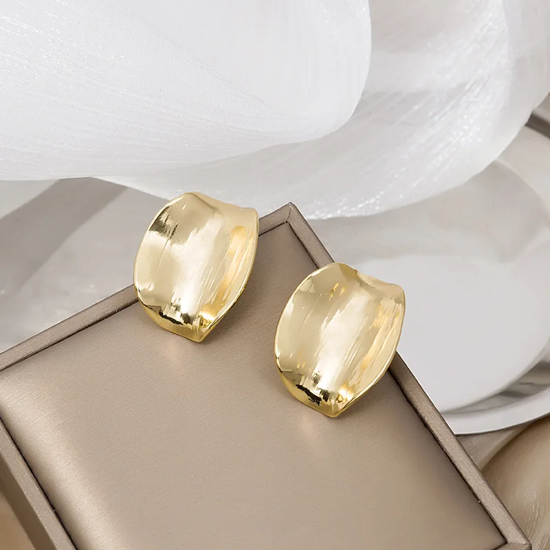 

Origin Summer Luxury Gold Color Irregular Geometric Dangle Earring for Women Metallic Folds Hollow Earring Jewelry Pendientes