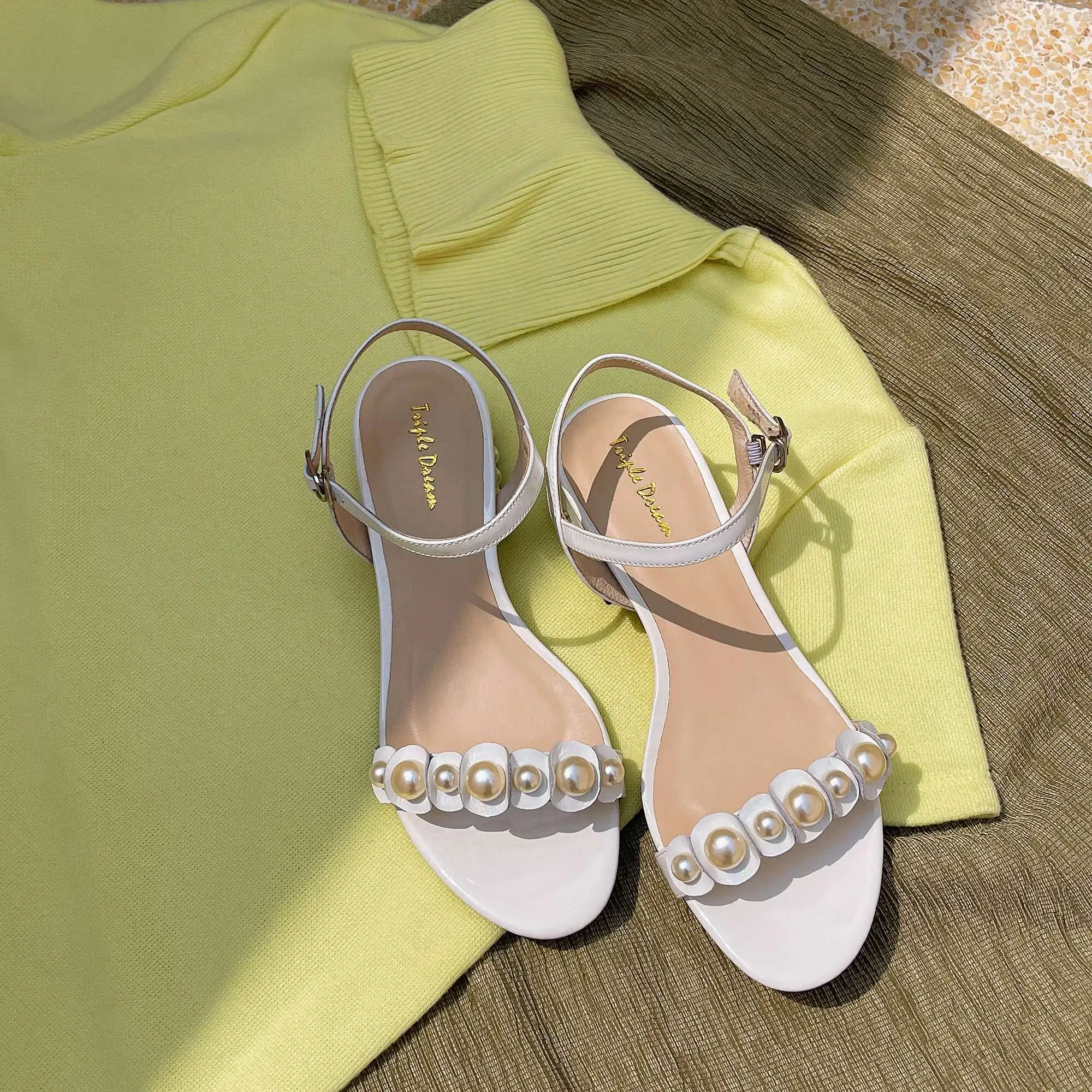 

Krazing Pot cow patent leather slingback pearl beading preppy style modern princess style fairy buckle straps women sandals L56