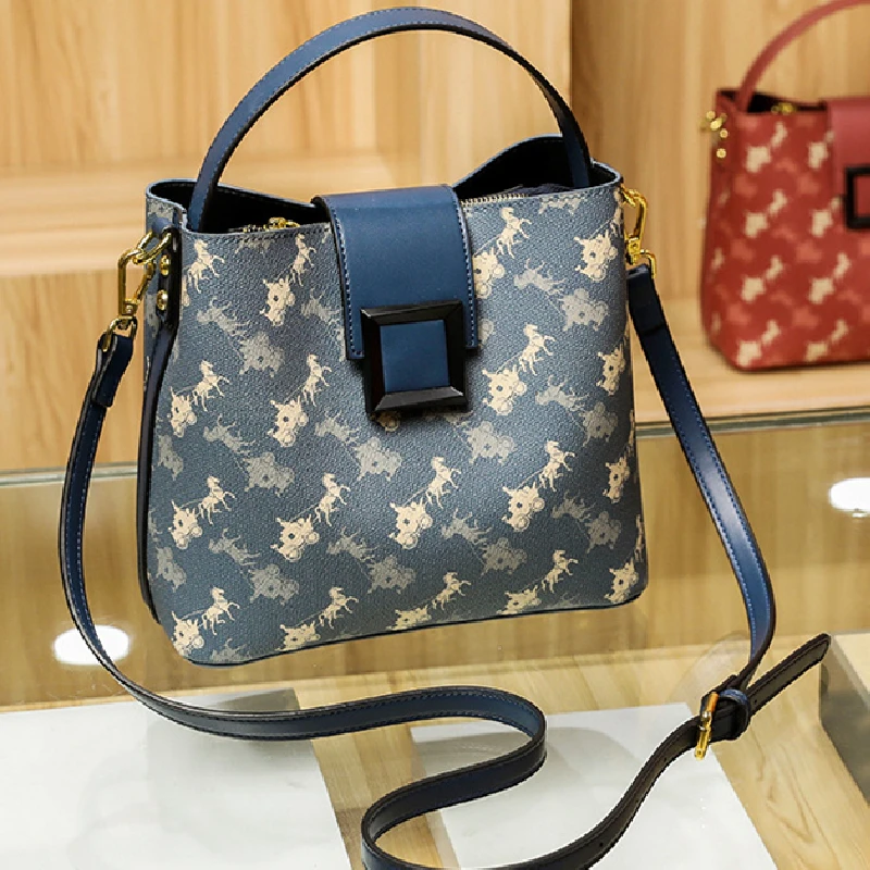 

2021 New Style Fashion Carriage Prints Bucket Bags for Women Luxury Designer Brand Boutique Split Leather Dating Purses Monogram