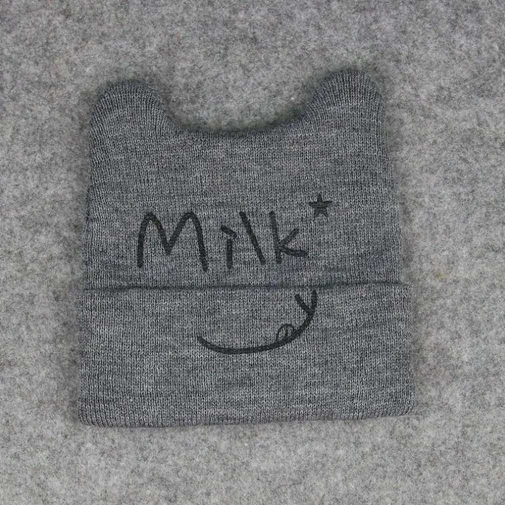 

Детская хлопковая шапка с буквенным принтом