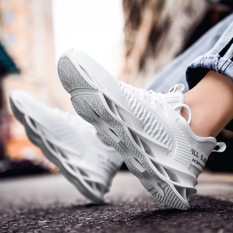 

Blade Running Shoe Men Cushioning Cut-outs Sole Anti-Friction Sneaker Mesh Breathable Walk Outdoor Casual Sport Shoe Lace-up