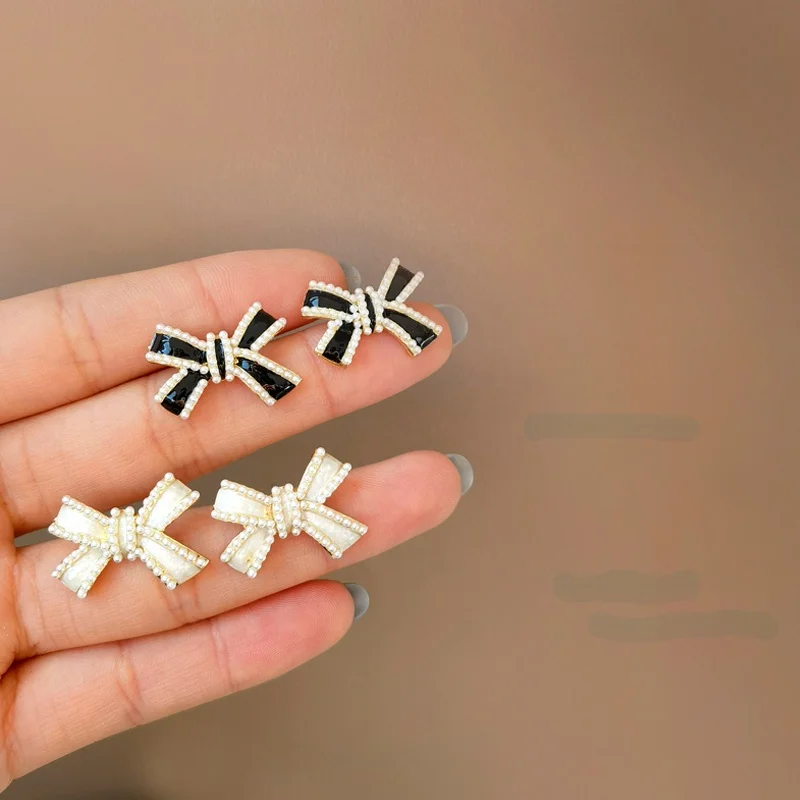 

S925 needle Sweet Jewelry Black White Bowknot Earrings Popular Design Simulated Pearl Delicate Stud Earrings For Women Gifts