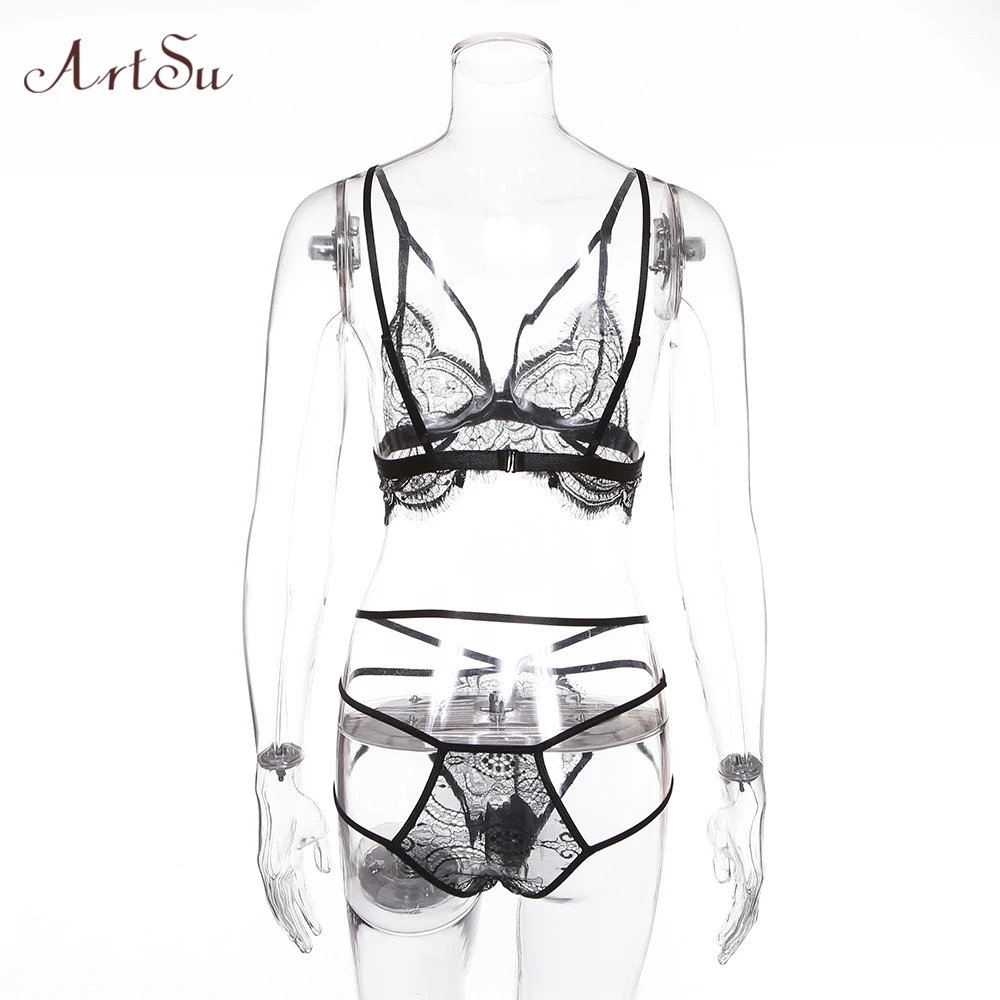 Комплект женского кружевного нижнего белья из бюстгальтера и