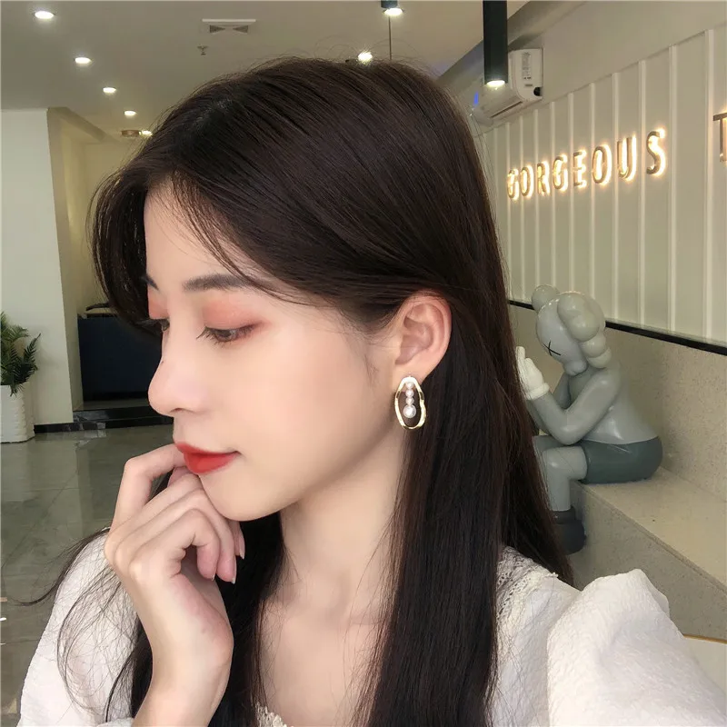 Серьги-гвоздики женские винтажные Асимметричные золотистые металлические