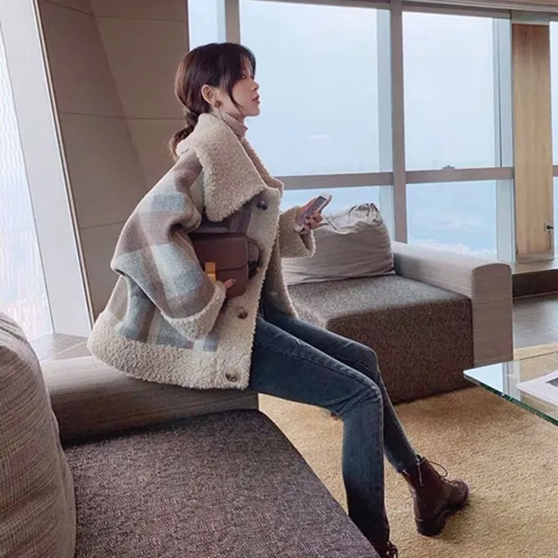 Женское клетчатое пальто из овечьей шерсти с воротником меха ягненка плотное