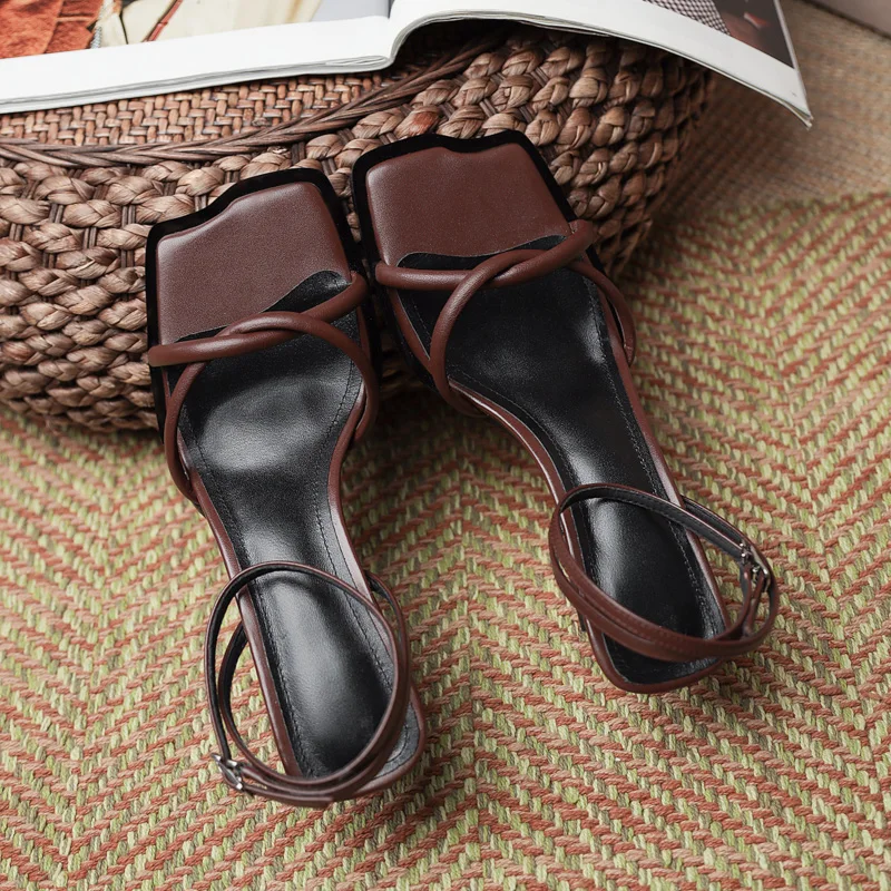 

High-heeled shoes New women's sandals in summer 2021 Straight buckle overlapping fashion Retro Wavy Fangtou sexy Sandals 34