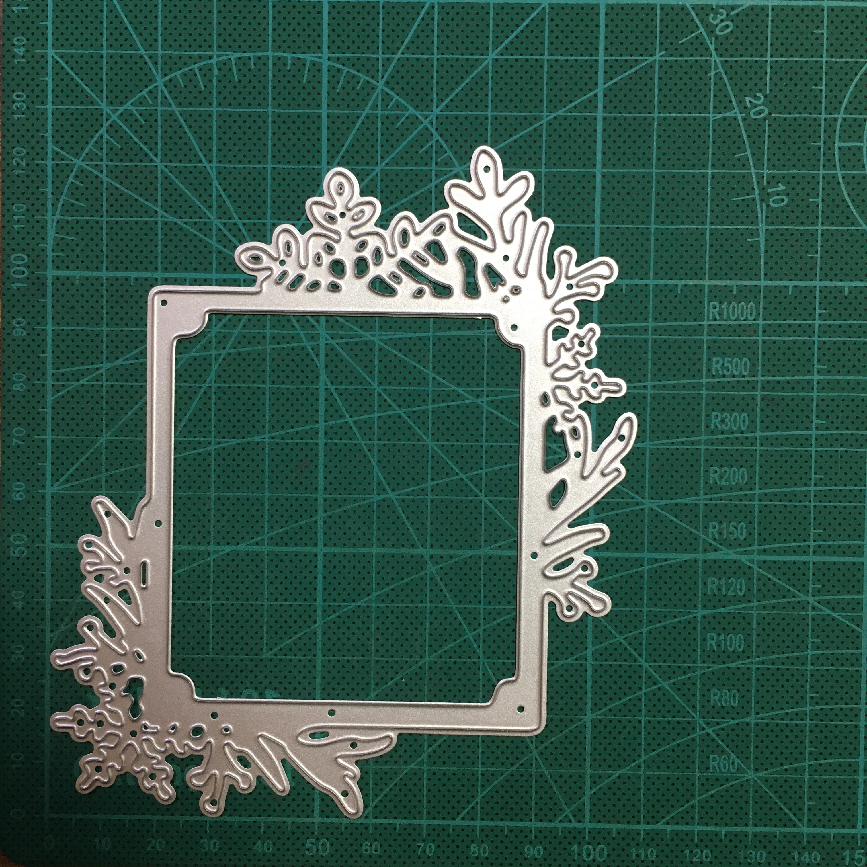 

Snowflake Border Frame Metal Cutting Dies Stencils for DIY Scrapbooking/photo album Decorative Embossing DIY Paper Cards Die