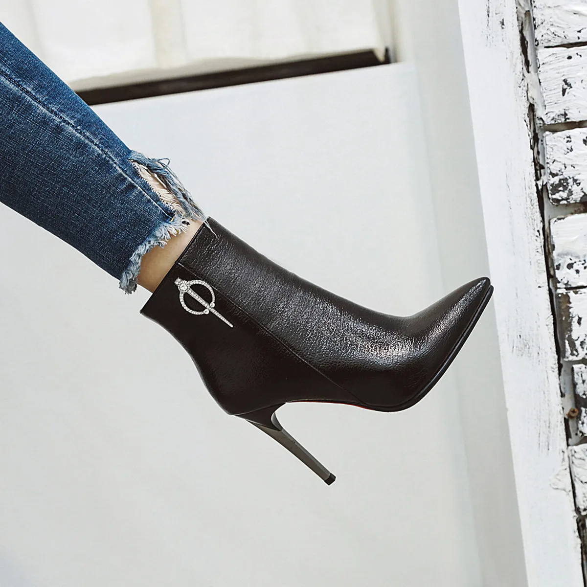 

Metal Decoration Pointed Toe Thin Heels Super High Short Boots PU Zip Polyurethane Solid Winter Boots Women Short Plush Shoes