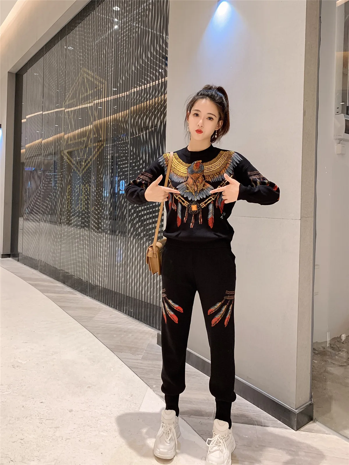 Новинка Весна 2020 пуловер из двух предметов с мультяшным принтом и бисером свитер